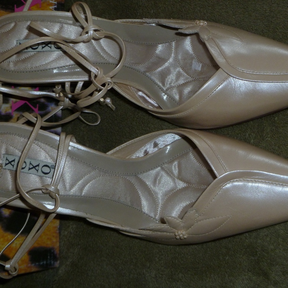 NIB Women's 8B Leather Upper / Synthetic Sole